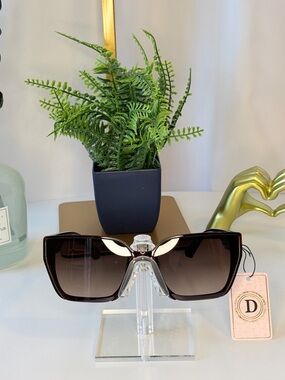 Delicious Black Frame Brown Gradient Square Sunglasses